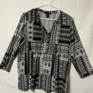 Black and White V-neck 3/4 Sleeve Boxy Tunic